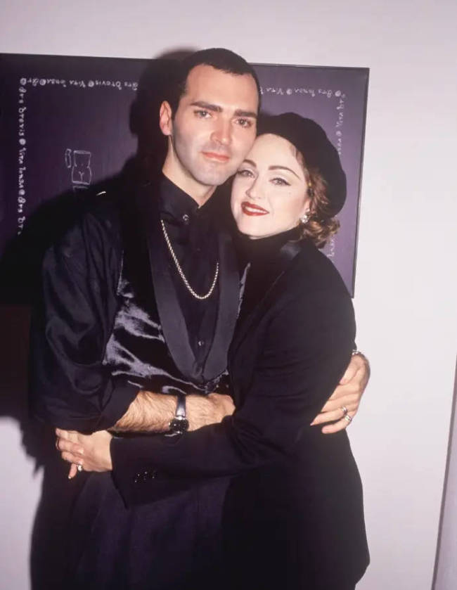 麦当娜发文悼念因癌症去世弟弟:很高兴他不再受苦