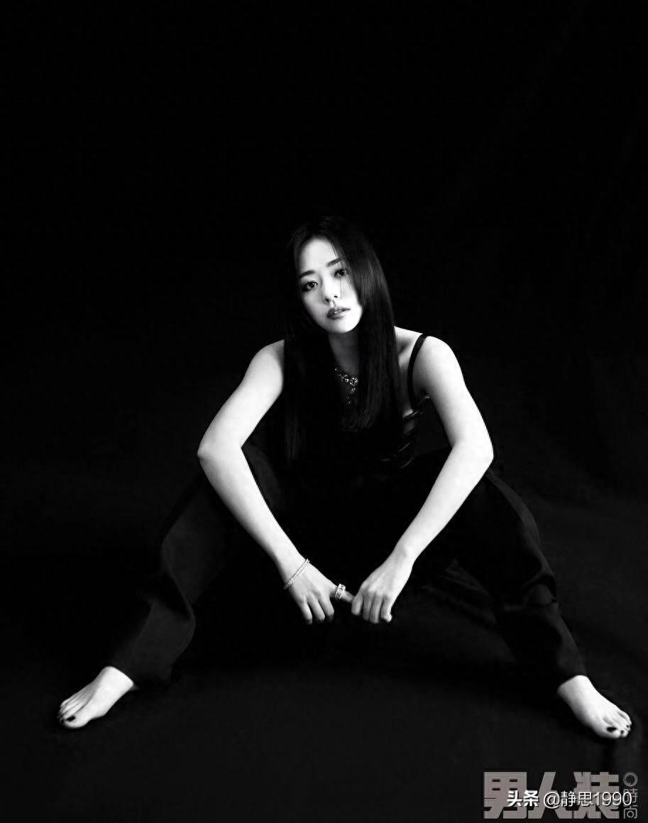 张靓颖男人装封面:美腿黑丝大玩性感,十分吸睛