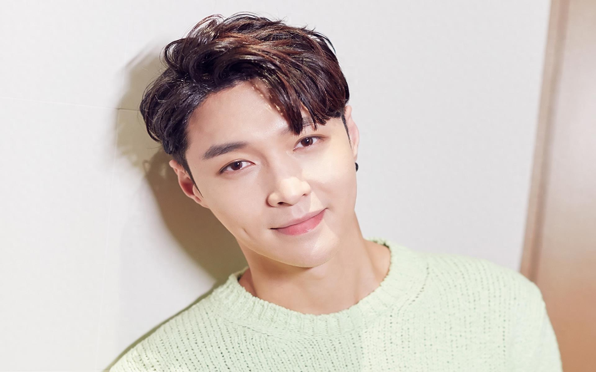 张艺兴代言CK,好身材令人羡慕