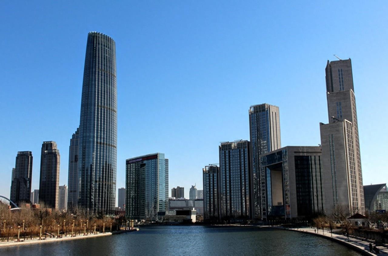 津塔是天津市新的地标式建筑,津塔高336.9米