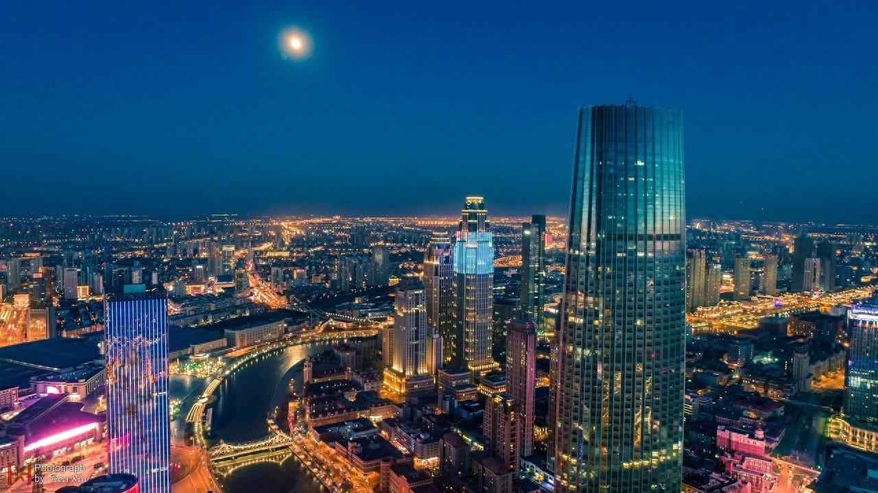 津塔是天津市新的地标式建筑,津塔高336.9米