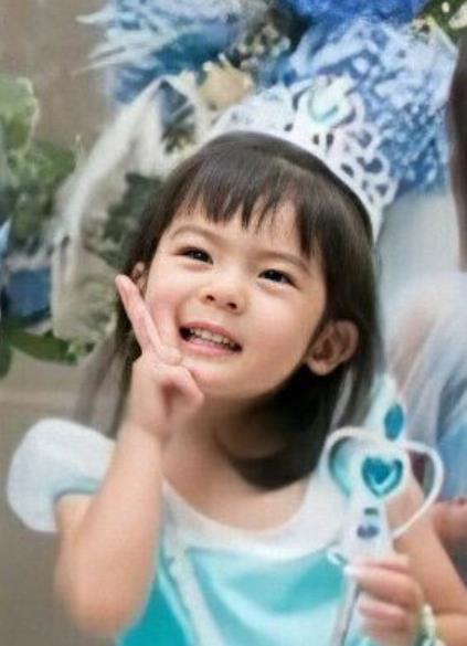 波妞美照大公开，可甜可咸古灵精怪，真是宝藏女孩