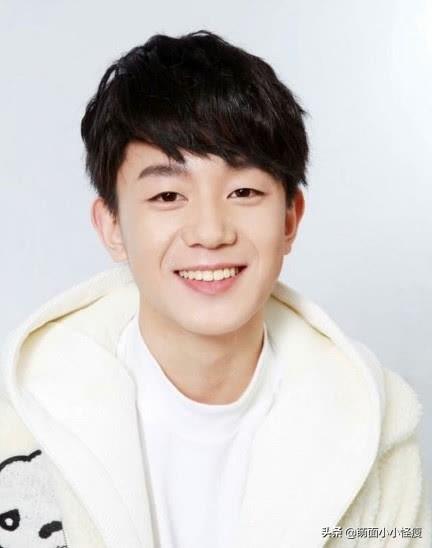 创造营夏之光单眼皮变双眼皮被质疑整容?