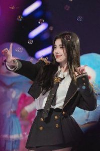 ​鞠婧祎与丝芭传媒解约风波：互撕曝光背后真相