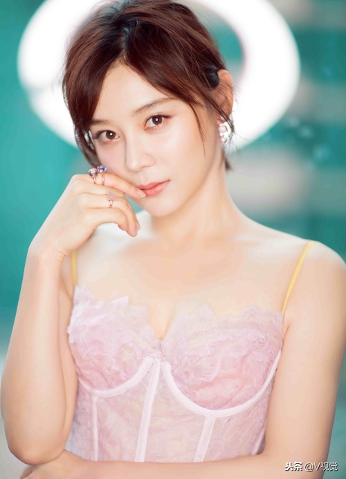 刘诗诗、袁姗姗、关晓彤、马小倩 、佟丽娅等主演《怪侠一枝梅》