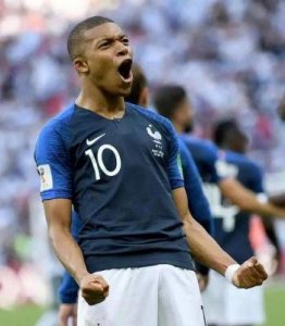 ​范戴克与德布劳内：超越俱乐部界限的深厚友情