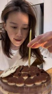 ​香港女星黄翠如与丈夫迎来爱情结晶，高龄怀孕历程感人至深