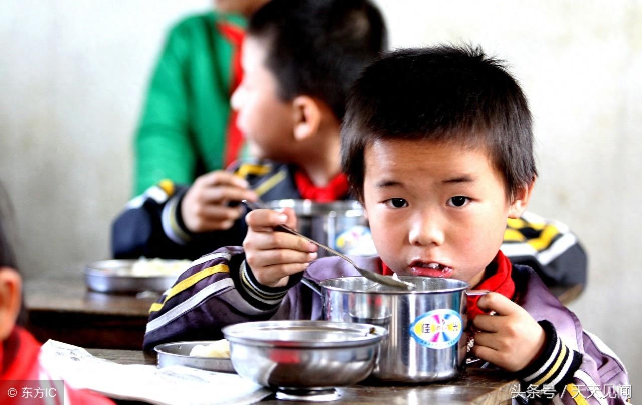 14张关于贫困孩子的照片让人看了落泪,援助之手温暖人心