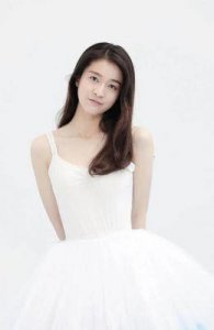 ​张雪迎资料曝光：身高家庭背景及父母身份引人关注