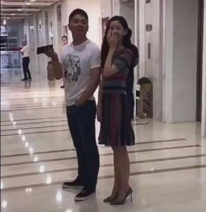 ​刘强东章泽天是否已离婚？真相揭露，他们一起出游打破离婚传闻