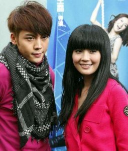 ​蔡卓妍与陈伟霆四年恋情回顾：分手原因揭秘，原来如此简单