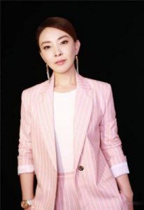 ​前电视主持人刘威葳，被传是张嘉译前妻，如今嫁富豪成这般模样