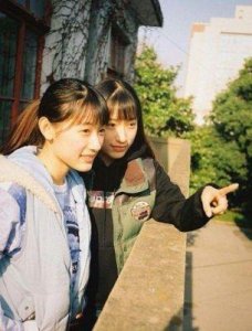 ​复旦双胞胎校花孙雨朦与孙雨彤：美貌与智慧并存的校园明星