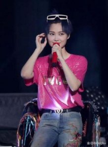 ​李宇春最年长粉丝夏奶奶辞世，李宇春为其送别最后一程