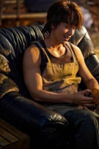 ​佟丽娅与陈思成婚姻稳固，言承旭结婚照误会引发网络热议