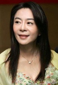 ​喻可欣公开与刘德华的恋爱史，赠送上世纪90年代时尚写真集，是爱是恨引人关注