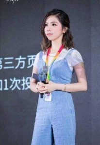 ​邓紫棋身高仅为1米57，令人惊讶！