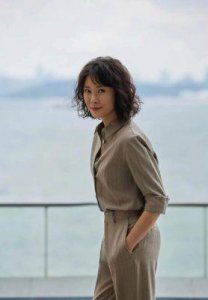 ​22岁年薪60万，4段爱情，49岁未婚未孕的柯蓝，究竟有多豪横？