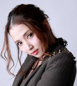 ​友田彩也香：美丽与才华的日本女演员