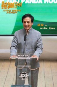 ​这次成龙没忽悠！国庆唯一合家欢电影《熊猫计划》，动作喜剧欢乐减压
