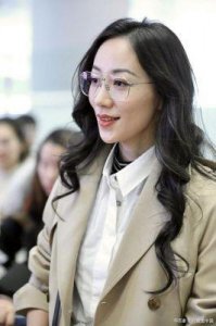 ​韩雪公开丈夫身份，揭秘商界大佬背景，令人羡慕不已