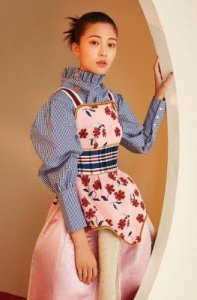 ​王妍之：90后女演员，曾出演女侠角色，展现坚毅性格