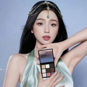 ​金鹰奖：李沁喜获超大鸡腿，何炅对吴越的祝福变反讽，高叶领奖惊讶不已