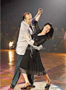 ​赌王何鸿燊拥有四个妻子的合法性探讨