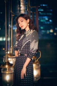 ​王霏霏的资料简介以及她的感情生活引发了网友们的热议，尤其是她和孙坚是否有