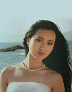 ​“范薇：揭秘她的演艺生涯与个人资料”