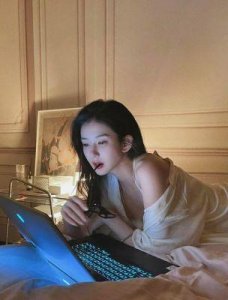 ​李雨桐与薛之谦的恩怨纠葛：揭秘事件真相，谁是说谎者？