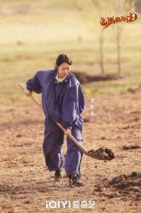 ​《燃烧的月亮》下期精彩：剪羊毛难度加大，众人冒雨“救援”牛粪