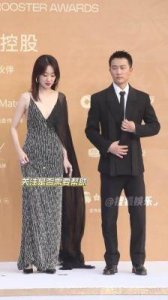 ​黄轩恋情曝光：与神秘女伴穿情侣装同住酒店，传今年将步入婚姻殿堂