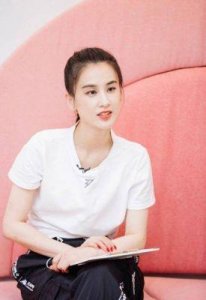 ​黄圣依与吴昕同框，谁谎报了身高？