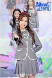 ​虞书欣的爷爷身份及家境背景揭秘，个人资料大起底