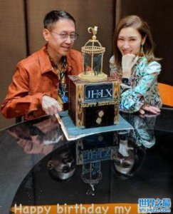 ​李嘉欣提前庆祝52岁生日，展现富贵气质，一条腰带价值过万