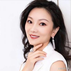 ​张艺谋的一生中，有三位特殊的女人最终，他与陈婷步入婚姻的殿堂那么，陈婷究