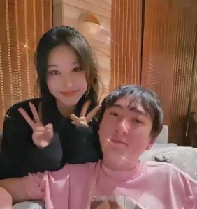 ​黄一鸣：王思聪承认有女恋情，女方成功跃升社会阶层