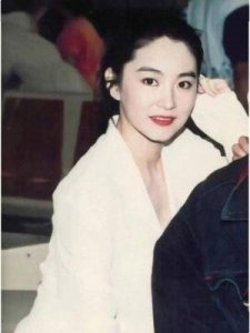 ​林青霞丈夫被爆有婚外情，女主角容貌不逊于林青霞，还有一点优于她