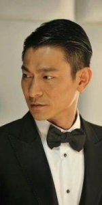 ​刘德华演唱会神秘嘉宾亮相，51岁孟晚舟低调现身，静心欣赏无需手机