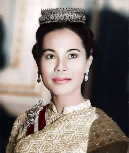 ​“亚洲美后”诗丽吉：让普密蓬一见倾心，可她却出轨保镖背叛国王