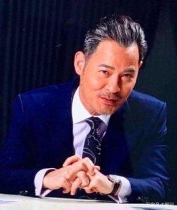 ​TVB台柱低调庆生优雅老去，入行60载看透世事，与丈夫低调度过人生