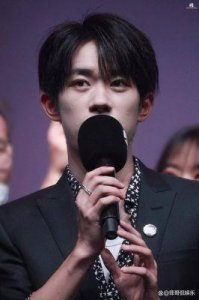 ​年度最受欢迎男明星榜单：张艺兴位列第七，易烊千玺排名第五，肖战堪称真正的