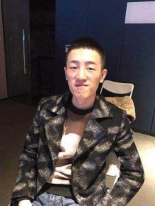 ​离开斗鱼的蛋糕人气有多低？52万人气，仅有700多个人看直播！