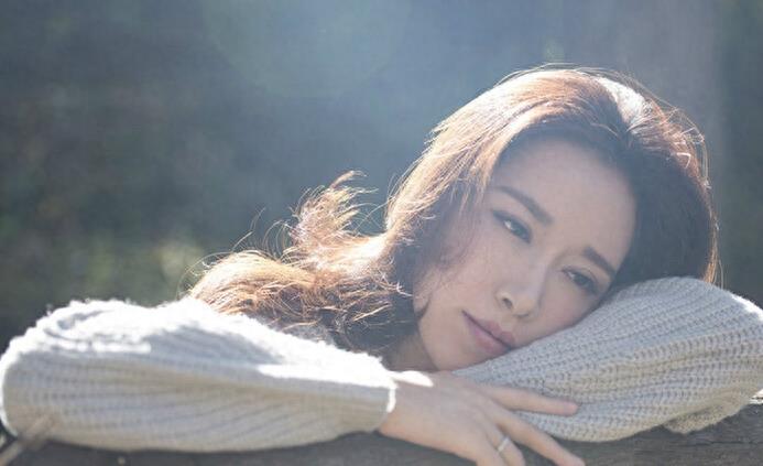 美女歌手金池,歌声磁性有穿透力,唱功与台风俱佳,为舞台而生!