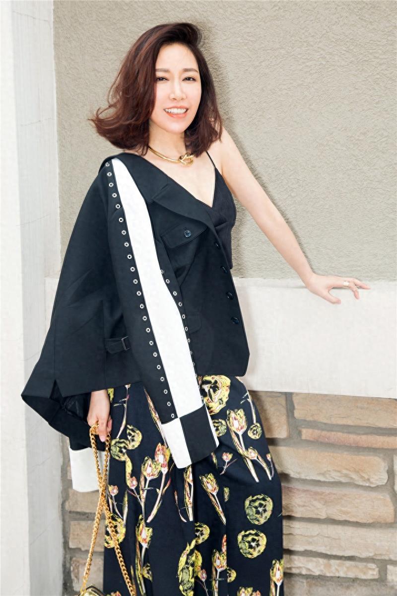 美女歌手金池,歌声磁性有穿透力,唱功与台风俱佳,为舞台而生!