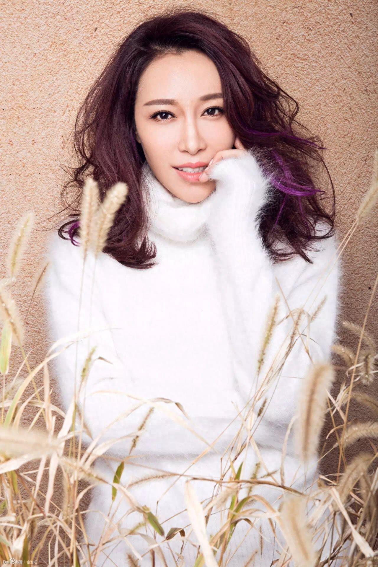 美女歌手金池,歌声磁性有穿透力,唱功与台风俱佳,为舞台而生!