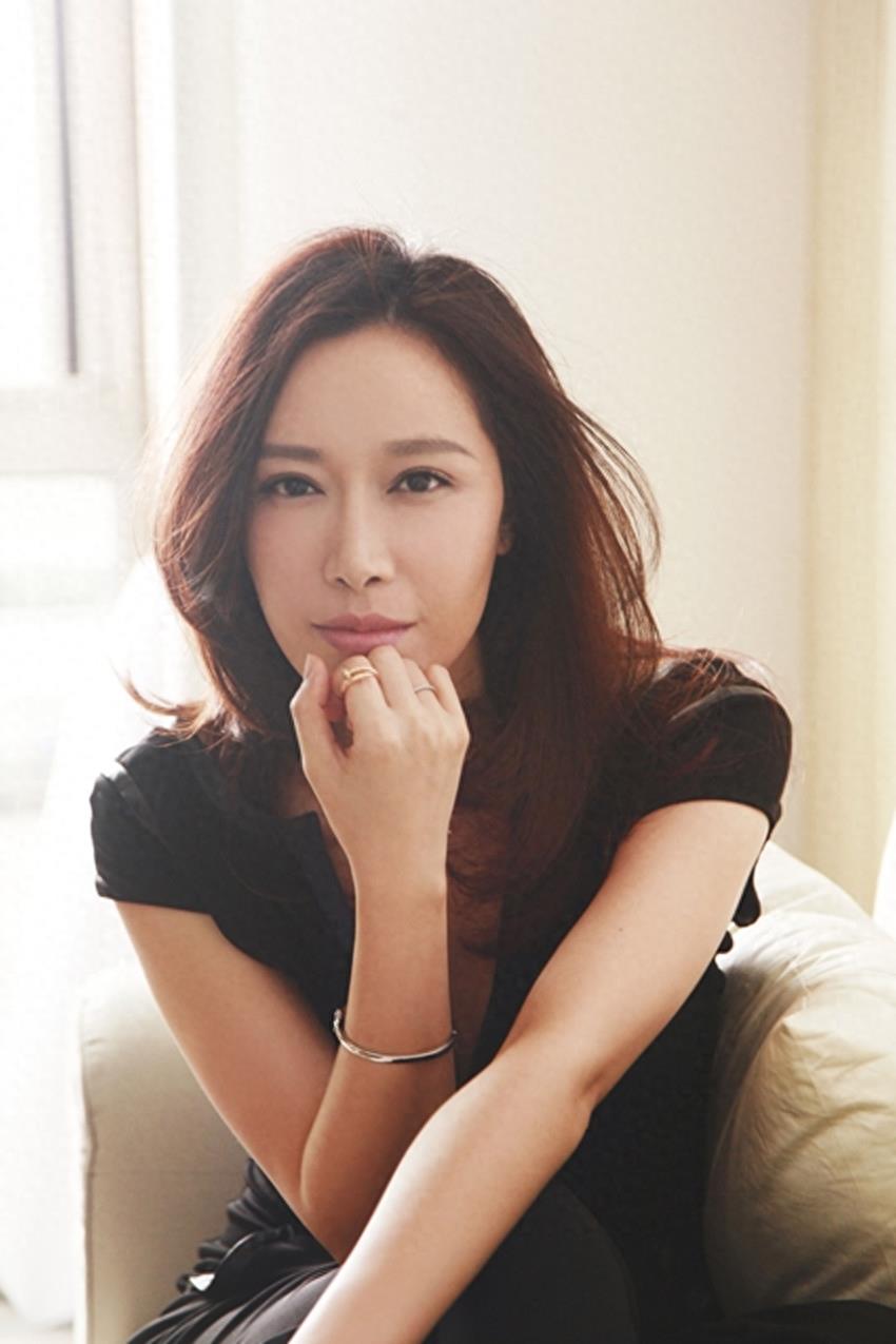 美女歌手金池,歌声磁性有穿透力,唱功与台风俱佳,为舞台而生!