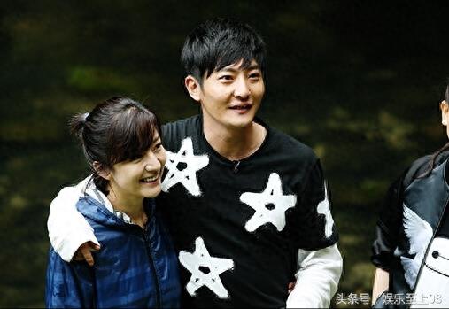 38岁郭京飞的妻子鲍莉近照,美貌不输姐姐鲍蕾