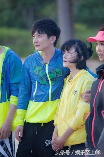 38岁郭京飞的妻子鲍莉近照,美貌不输姐姐鲍蕾